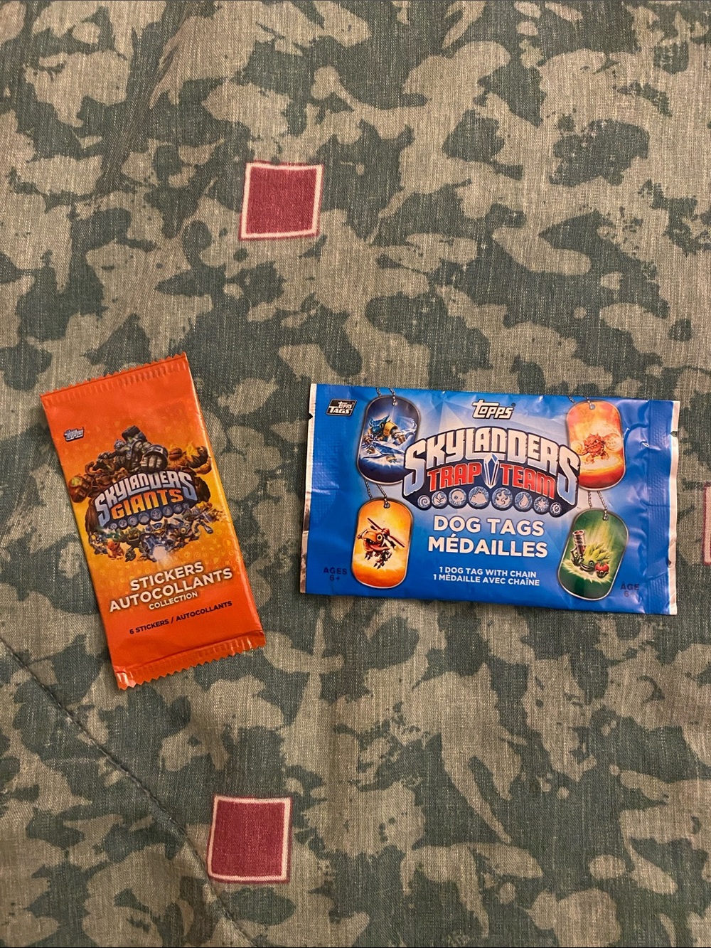 Topps Skylanders Trap Team Dog Tags & Stickers - Blue & Orange